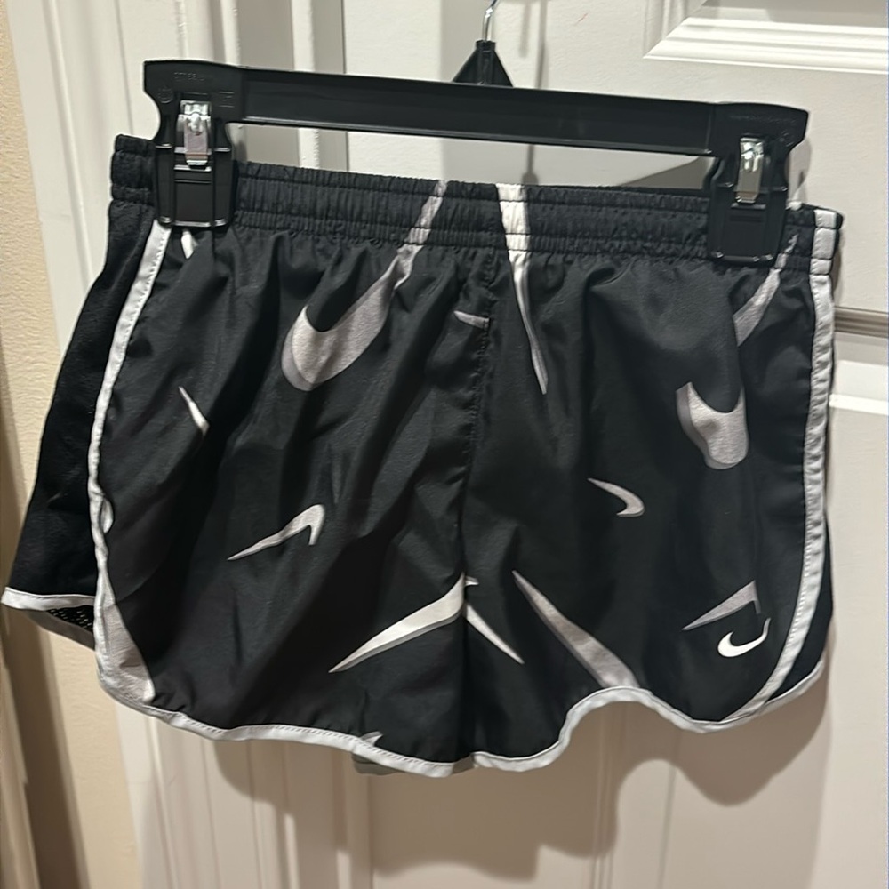 Nike shorts. Size:medium (girls)